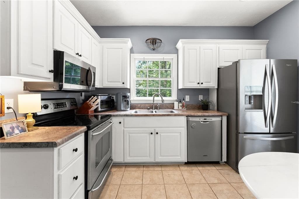 2 bedroom, 2 bathroom, 1,820 sq ft single family residence under contract at 3875 Stutz Street, Cumming, GA 30041 — photo 5