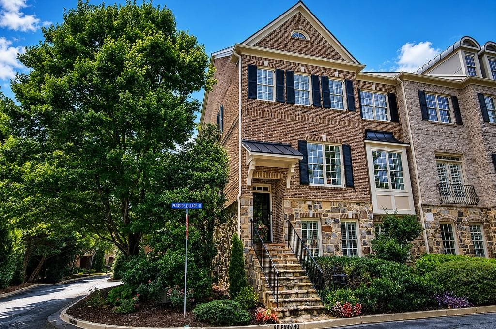 4 bedroom, 4 bathroom, 3,249 sq ft townhouse under contract at 1230 Parkside Village Drive, Marietta, GA 30060