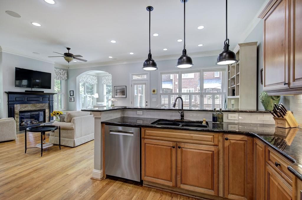 4 bedroom, 4 bathroom, 3,249 sq ft townhouse under contract at 1230 Parkside Village Drive, Marietta, GA 30060 — photo 2
