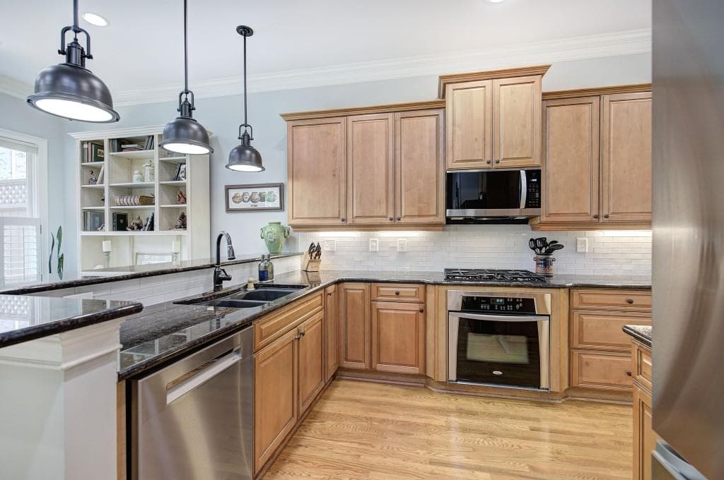 4 bedroom, 4 bathroom, 3,249 sq ft townhouse under contract at 1230 Parkside Village Drive, Marietta, GA 30060 — photo 3