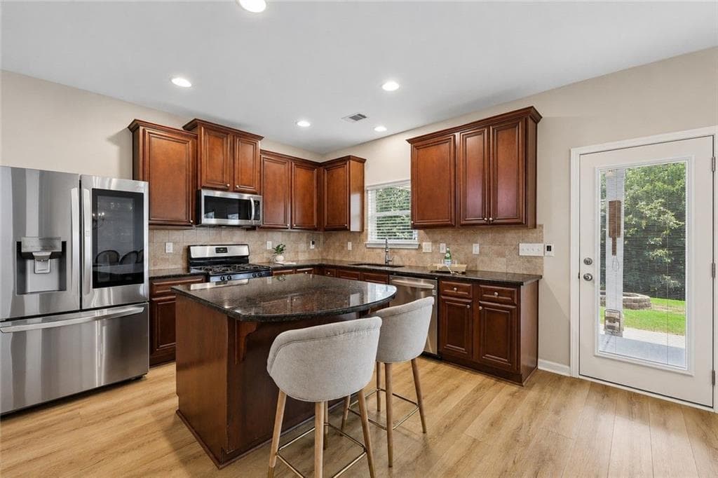 4 bedroom, 3 bathroom, 1,970 sq ft single family residence under contract at 5735 Crest Oak Way, Cumming, GA 30028 — photo 8