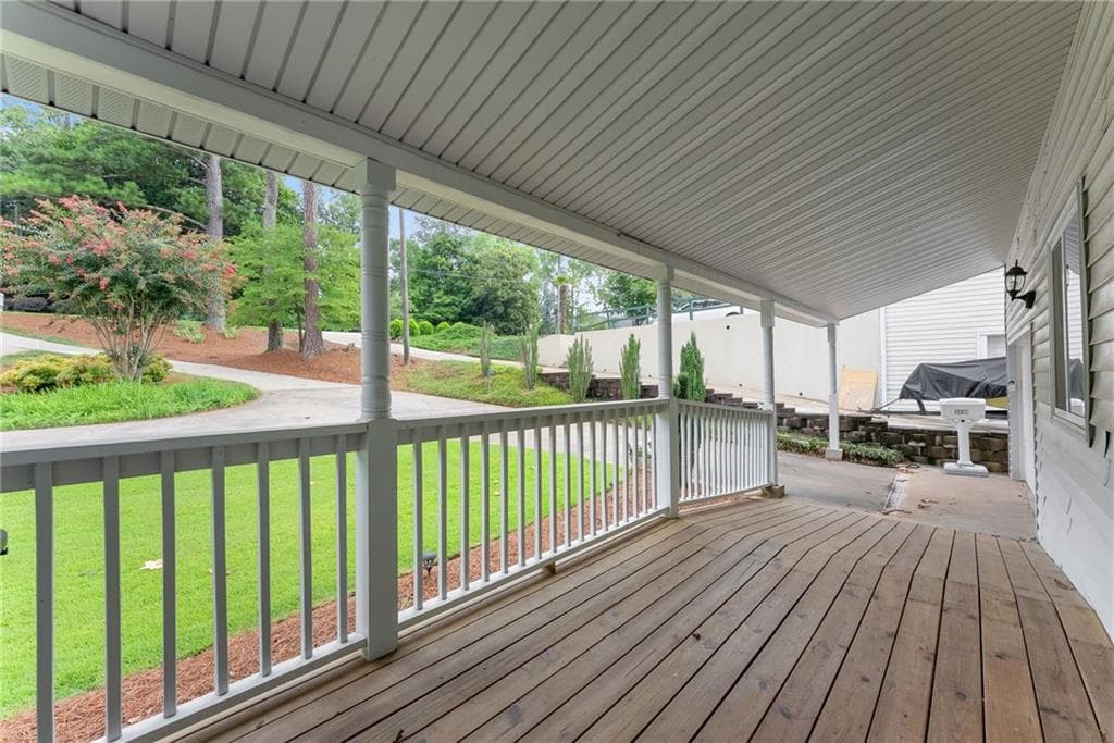 4 bedroom, 4 bathroom, 3,197 sq ft single family residence for sale at 3430 Lake Shore Drive, Cumming, GA 30041 — photo 7