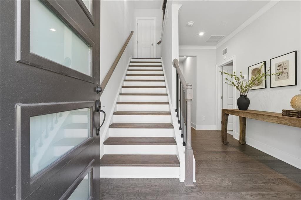 3 bedroom, 5 bathroom, 2,396 sq ft townhouse for sale at 547 Ember Lane, Atlanta, GA 30318 — photo 2