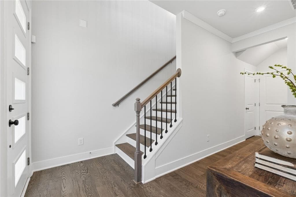 3 bedroom, 5 bathroom, 2,396 sq ft townhouse for sale at 547 Ember Lane, Atlanta, GA 30318 — photo 3