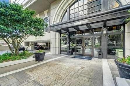 1 bedroom, 1 bathroom, 1,025 sq ft condominium for sale at 3334 Peachtree Road 1001, Atlanta, GA 30326 — photo 2