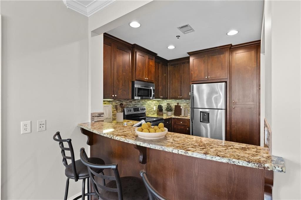 2 bedroom, 2 bathroom, 1,175 sq ft condominium for sale at 2255 Peachtree Road 820, Atlanta, GA 30309 — photo 6