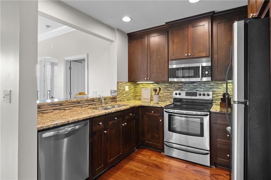 2 bedroom, 2 bathroom, 1,175 sq ft condominium for sale at 2255 Peachtree Road 820, Atlanta, GA 30309 — photo 8