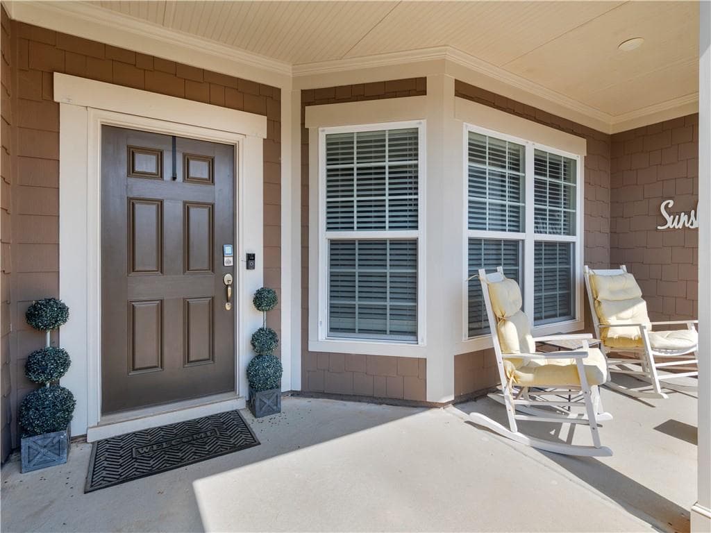 3 bedroom, 2 bathroom, 2,584 sq ft single family residence under contract at 203 Camelia Court, Griffin, GA 30223 — photo 2