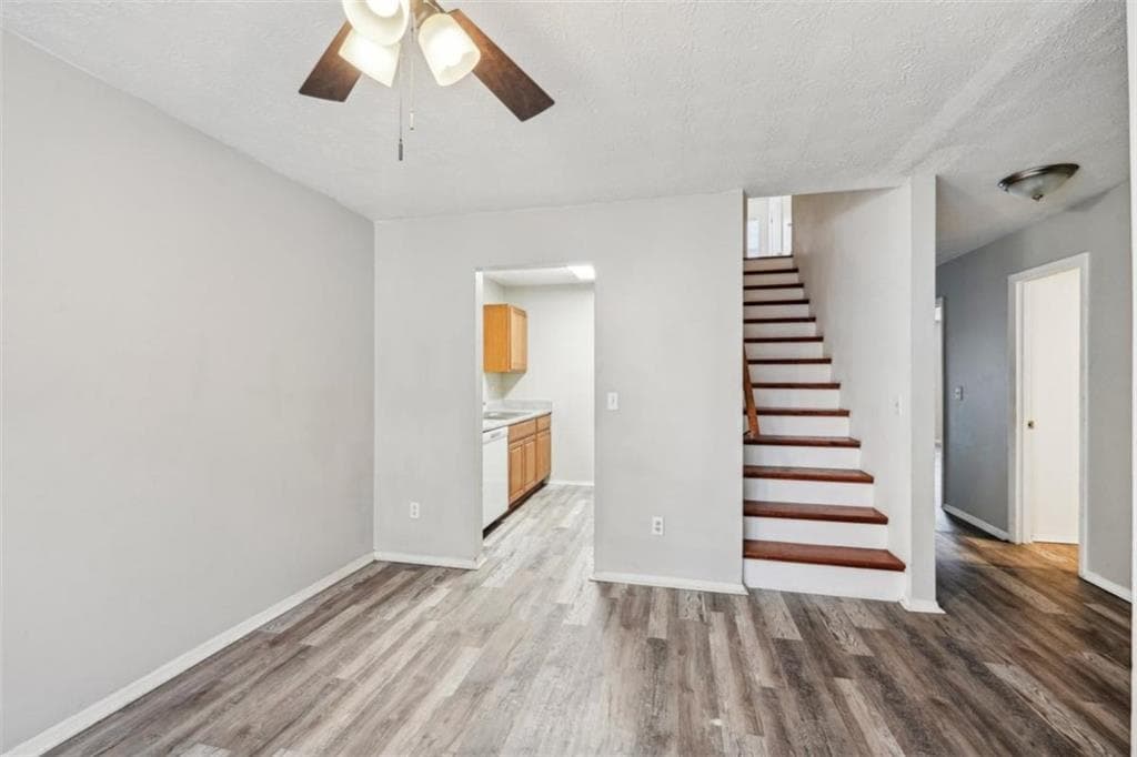 3 bedroom, 2 bathroom, 1,466 sq ft townhouse for sale at 703 Pine Tree Trail, Atlanta, GA 30349 — photo 2