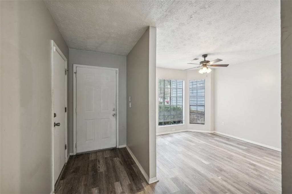 3 bedroom, 2 bathroom, 1,466 sq ft townhouse for sale at 703 Pine Tree Trail, Atlanta, GA 30349 — photo 5