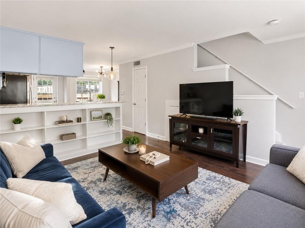 2 bedroom, 2 bathroom, 950 sq ft condominium for sale at 2232 Dunseath Avenue 404, Atlanta, GA 30318 — photo 5