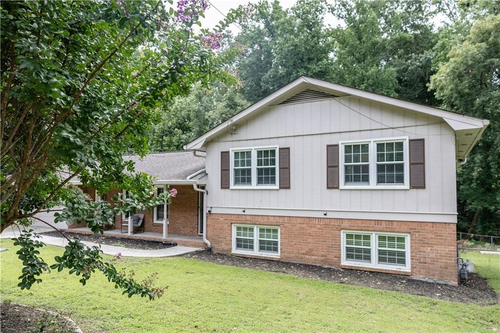 4 bedroom, 2 bathroom, 2,153 sq ft single family residence for sale at 5382 Rockwood Court, Stone Mountain, GA 30087 — photo 2