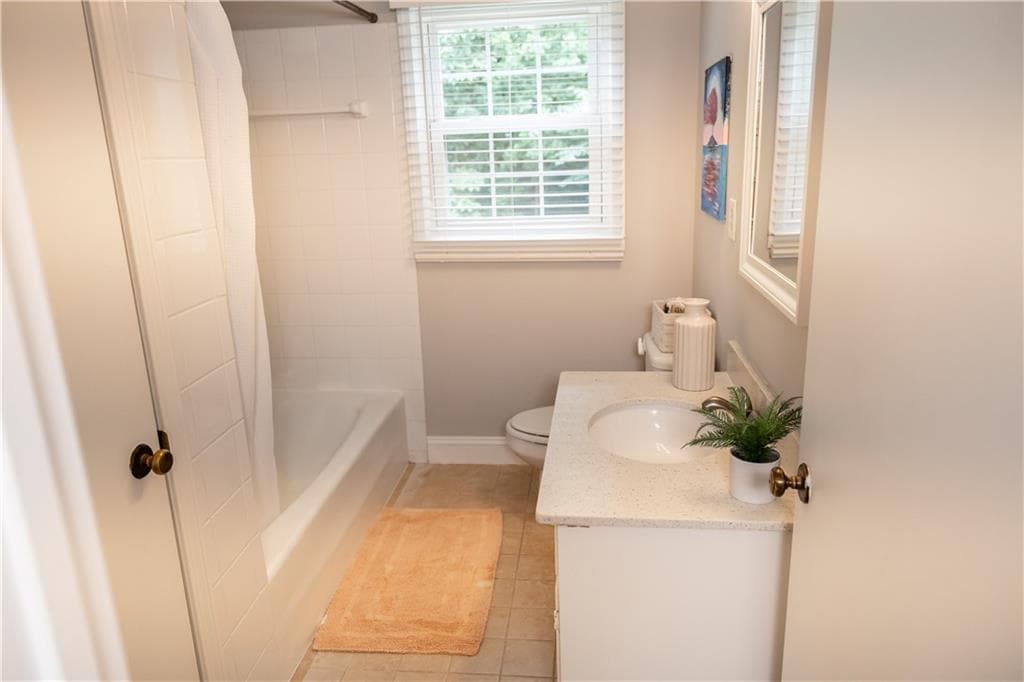 4 bedroom, 2 bathroom, 2,153 sq ft single family residence for sale at 5382 Rockwood Court, Stone Mountain, GA 30087 — photo 4