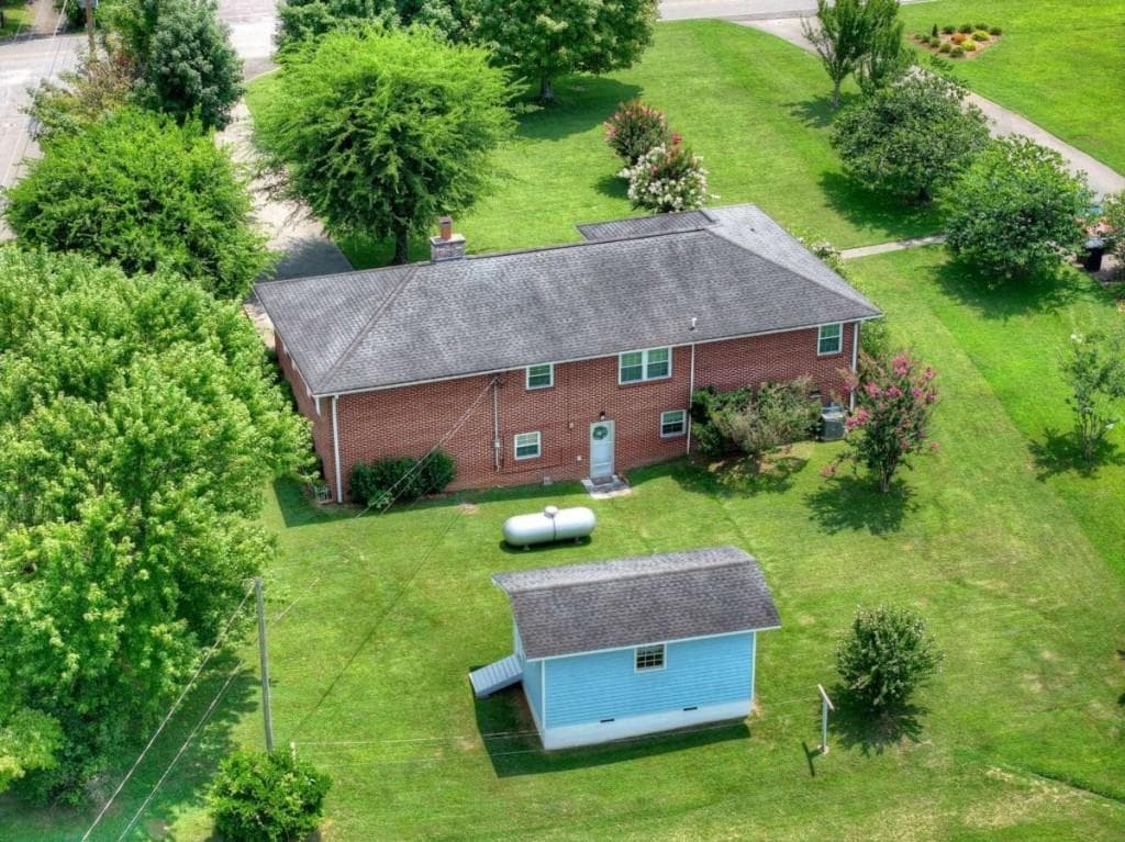 3 bedroom, 2 bathroom, 1,796 sq ft single family residence for sale at 210 Lavista Drive, Blue Ridge, GA 30513 — photo 3