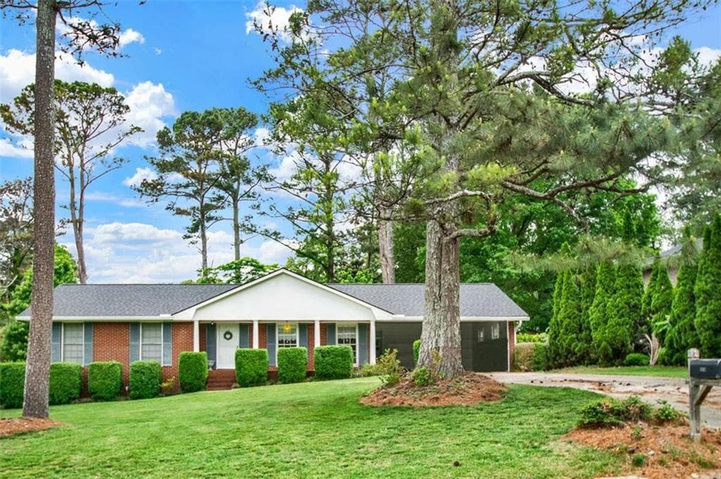 3 bedroom, 2 bathroom, 1,426 sq ft single family residence under contract at 5597 Bob White Circle, Lilburn, GA 30047 — photo 2