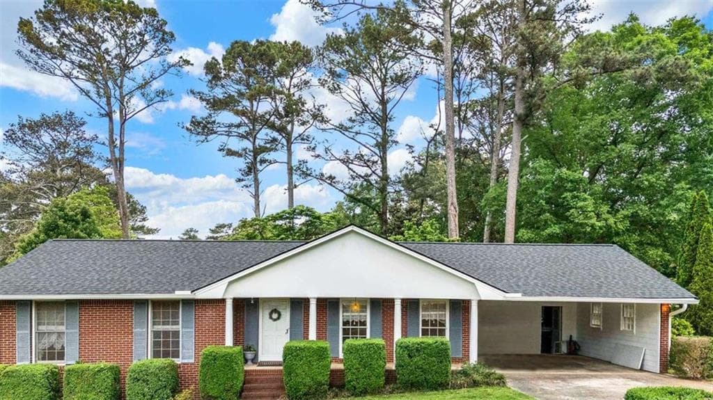 3 bedroom, 2 bathroom, 1,426 sq ft single family residence under contract at 5597 Bob White Circle, Lilburn, GA 30047 — photo 3