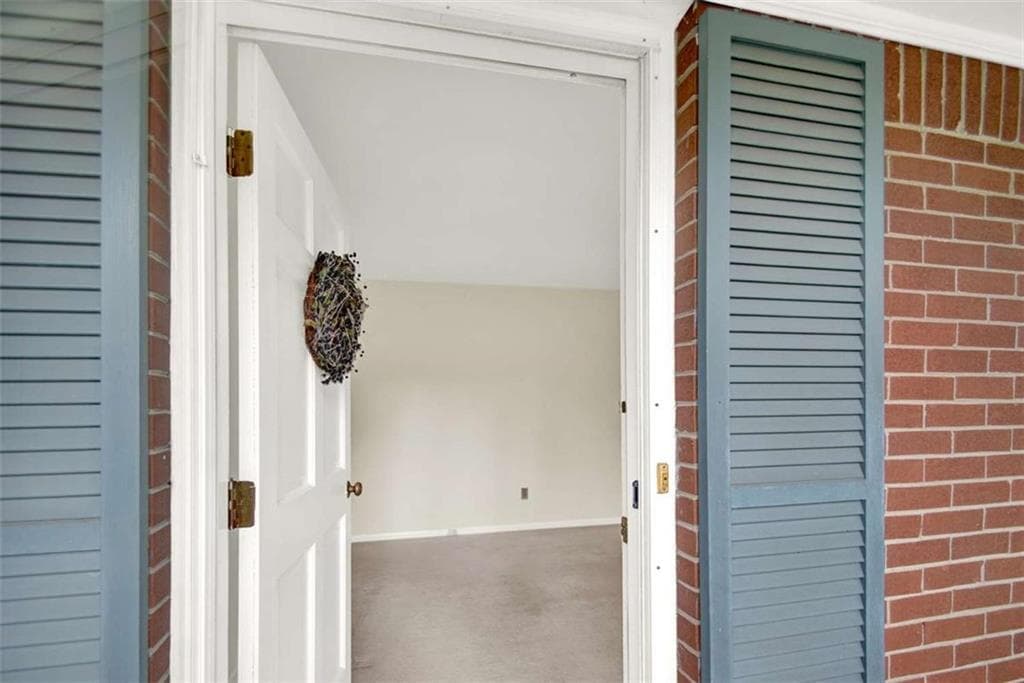 3 bedroom, 2 bathroom, 1,426 sq ft single family residence under contract at 5597 Bob White Circle, Lilburn, GA 30047 — photo 5