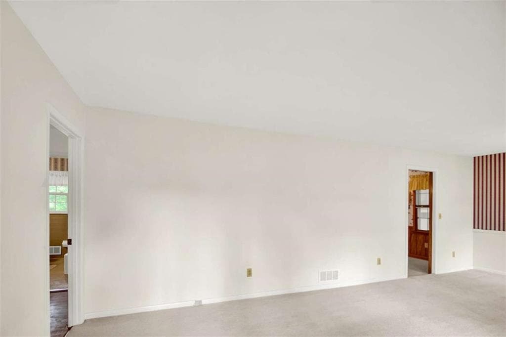 3 bedroom, 2 bathroom, 1,426 sq ft single family residence under contract at 5597 Bob White Circle, Lilburn, GA 30047 — photo 6