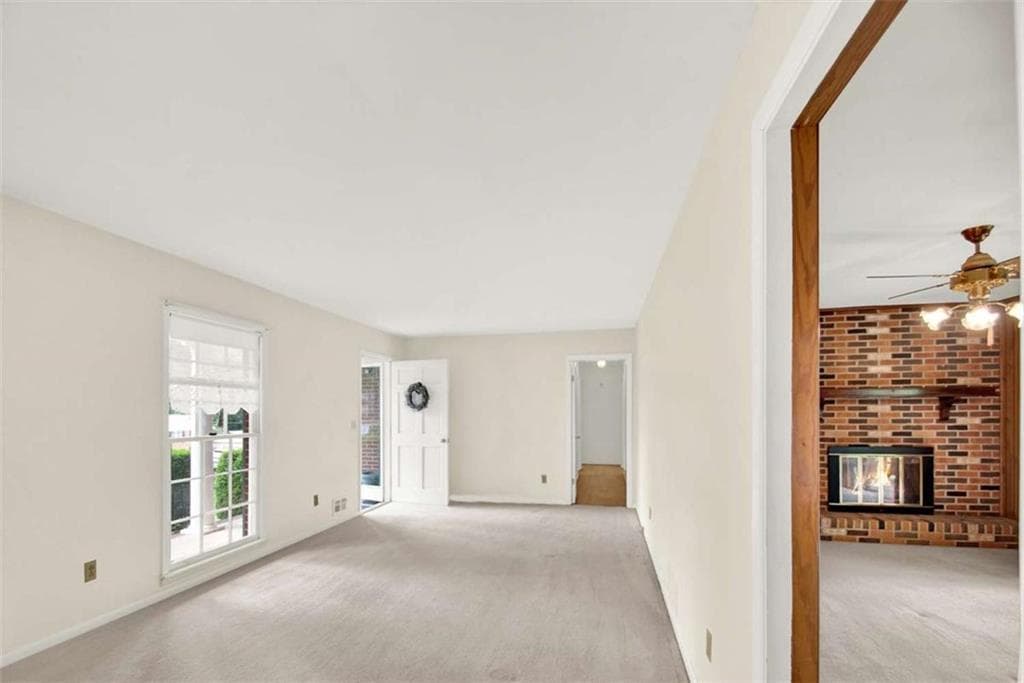 3 bedroom, 2 bathroom, 1,426 sq ft single family residence under contract at 5597 Bob White Circle, Lilburn, GA 30047 — photo 8