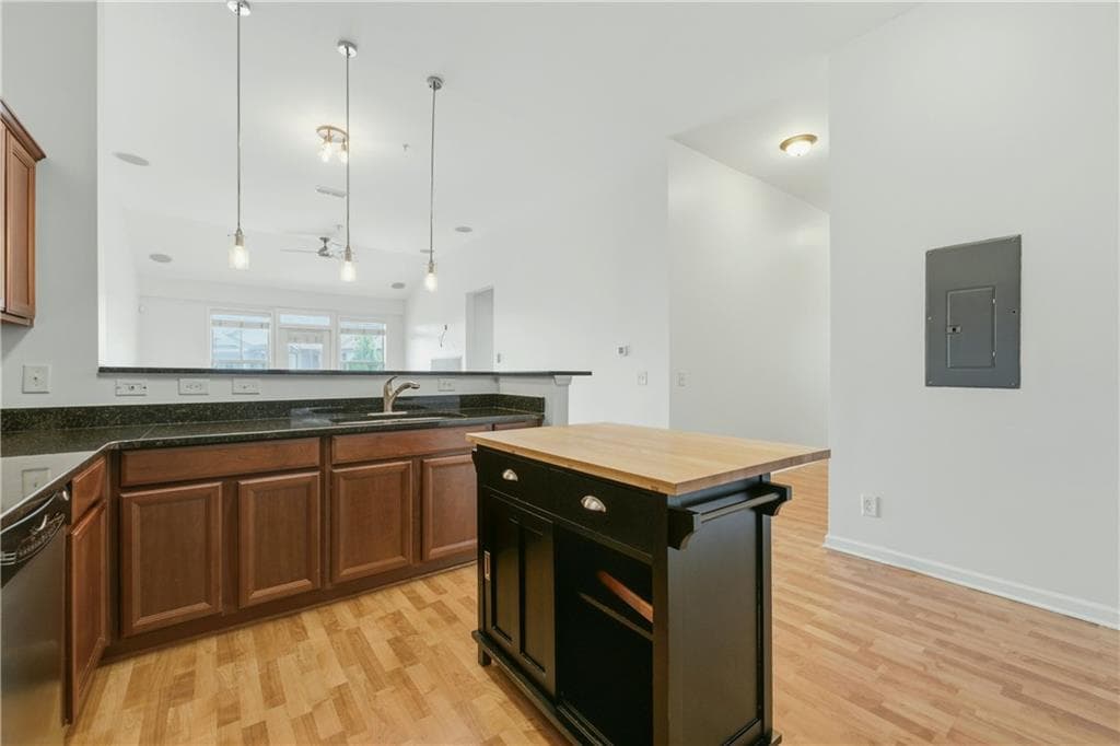 2 bedroom, 2 bathroom, 1,153 sq ft townhouse for rent at 4805 W Village Way 1000, Smyrna, GA 30080 for $2,200 a month — photo 3