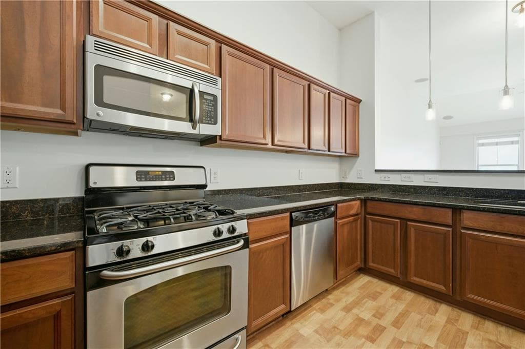 2 bedroom, 2 bathroom, 1,153 sq ft townhouse for rent at 4805 W Village Way 1000, Smyrna, GA 30080 for $2,200 a month — photo 4