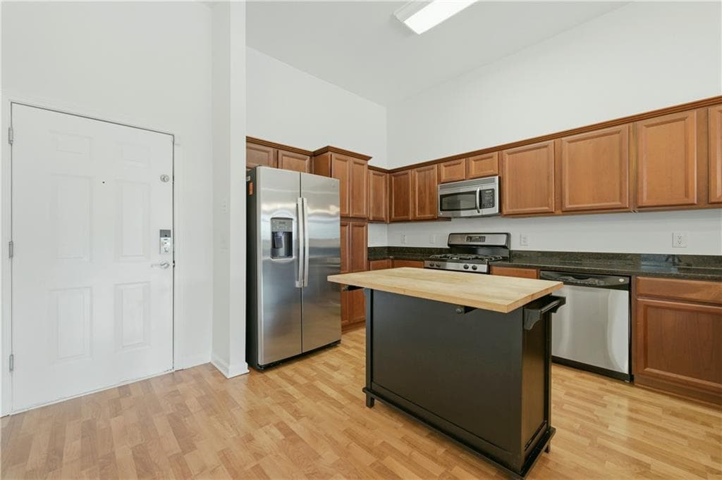 2 bedroom, 2 bathroom, 1,153 sq ft townhouse for rent at 4805 W Village Way 1000, Smyrna, GA 30080 for $2,200 a month — photo 5