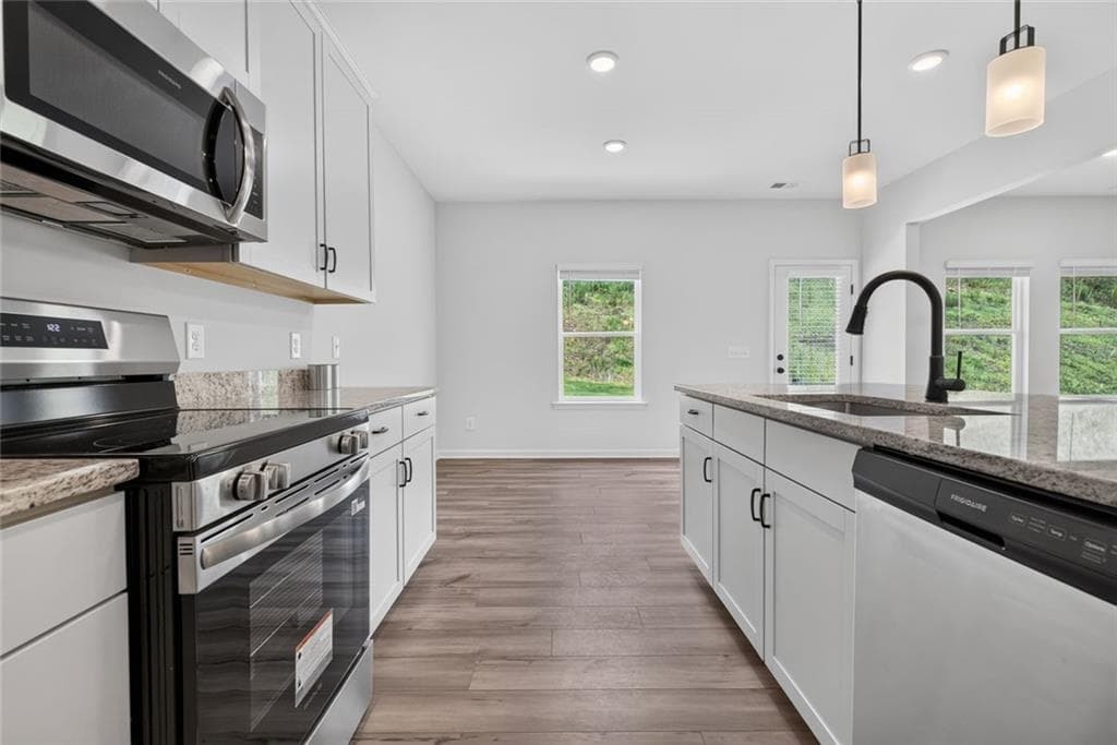 4 bedroom, 3 bathroom, 2,372 sq ft single family residence under contract at 219 Shire Loop, Calhoun, GA 30701 — photo 8