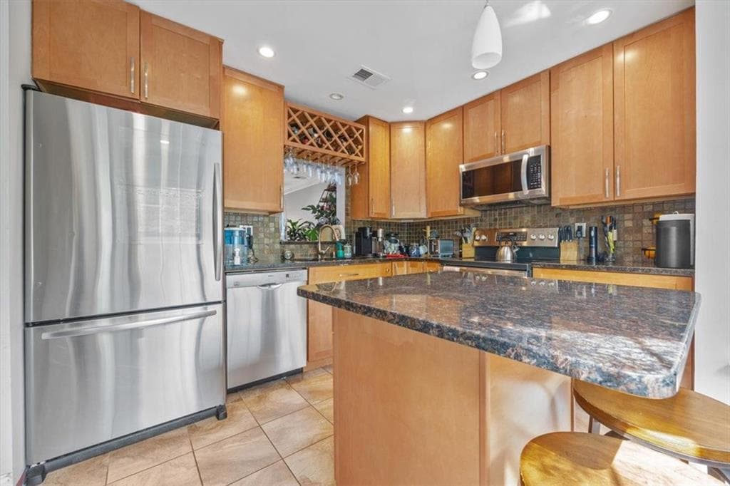 3 bedroom, 3 bathroom, 1,498 sq ft townhouse under contract at 716 McGill Place, Atlanta, GA 30312 — photo 4