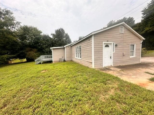 3 bedroom, 2 bathroom, 1,484 sq ft single family residence for sale at 10453 Flat Shoals Road, Covington, GA 30014 — photo 4