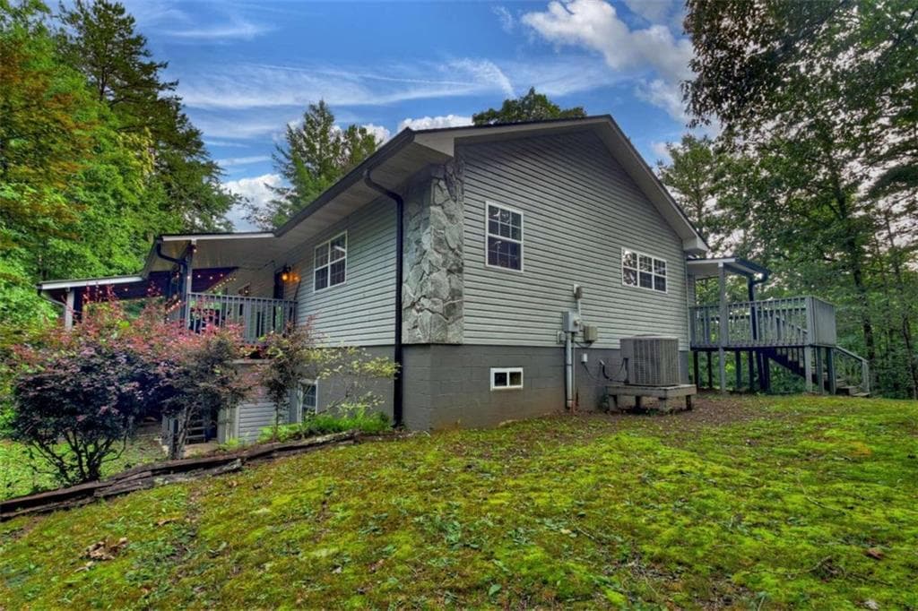 5 bedroom, 3 bathroom, 2,912 sq ft single family residence under contract at 387 Ruby Lane, Mineral Bluff, GA 30559 — photo 9
