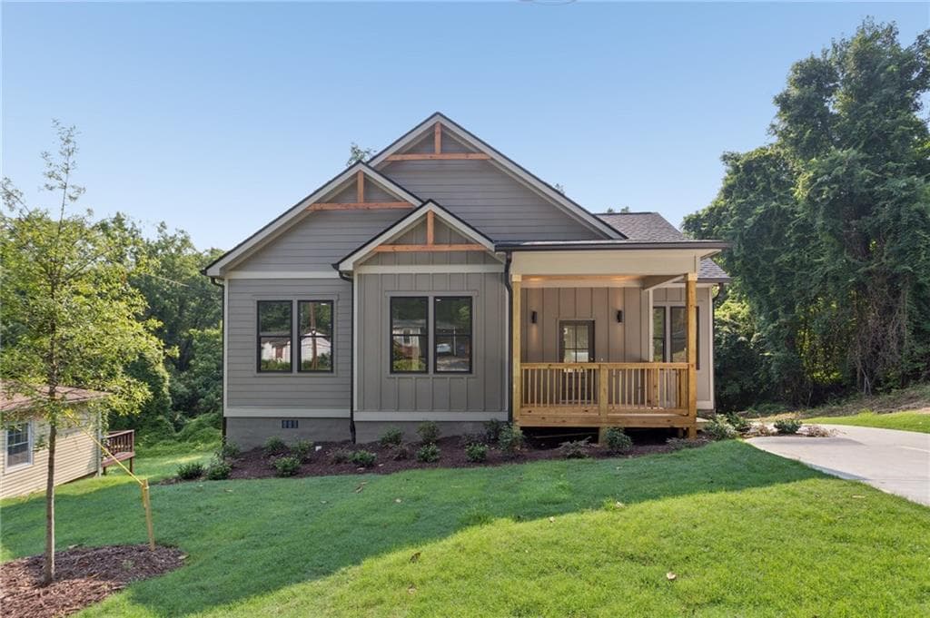 3 bedroom, 2 bathroom, 1,670 sq ft single family residence for sale at 2782 Mango Circle, Atlanta, GA 30318 — photo 2