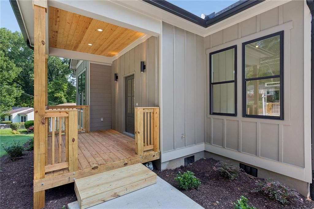 3 bedroom, 2 bathroom, 1,670 sq ft single family residence for sale at 2782 Mango Circle, Atlanta, GA 30318 — photo 4