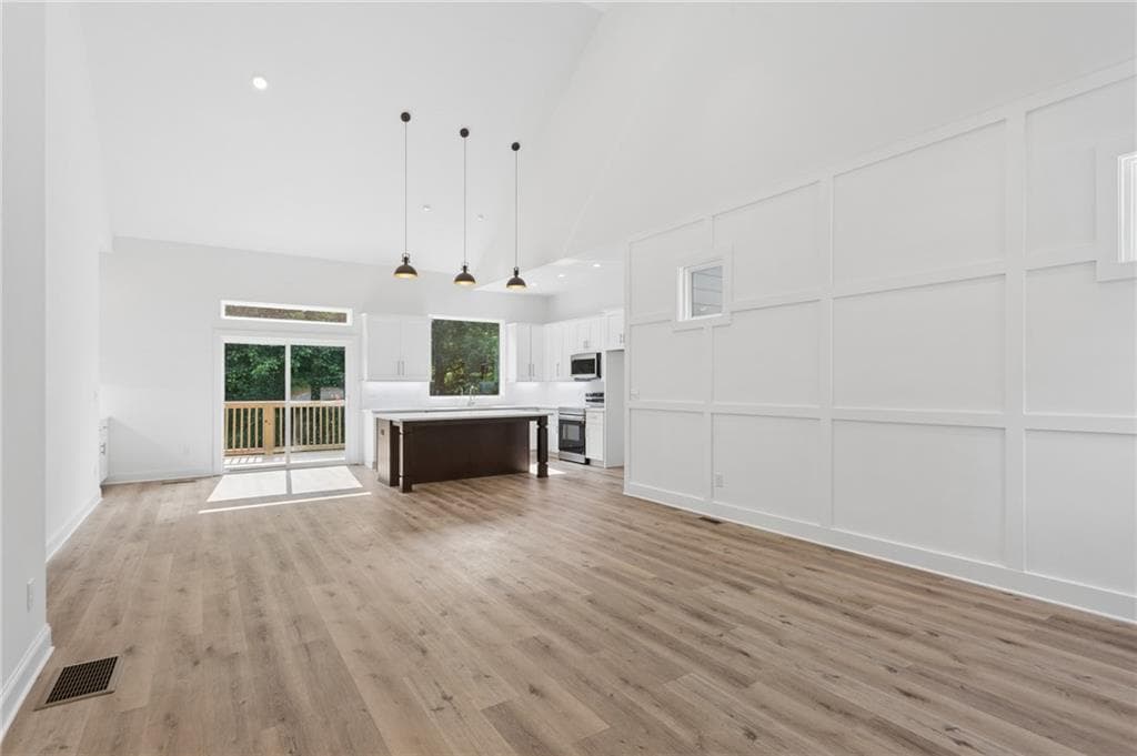 3 bedroom, 2 bathroom, 1,670 sq ft single family residence for sale at 2782 Mango Circle, Atlanta, GA 30318 — photo 8