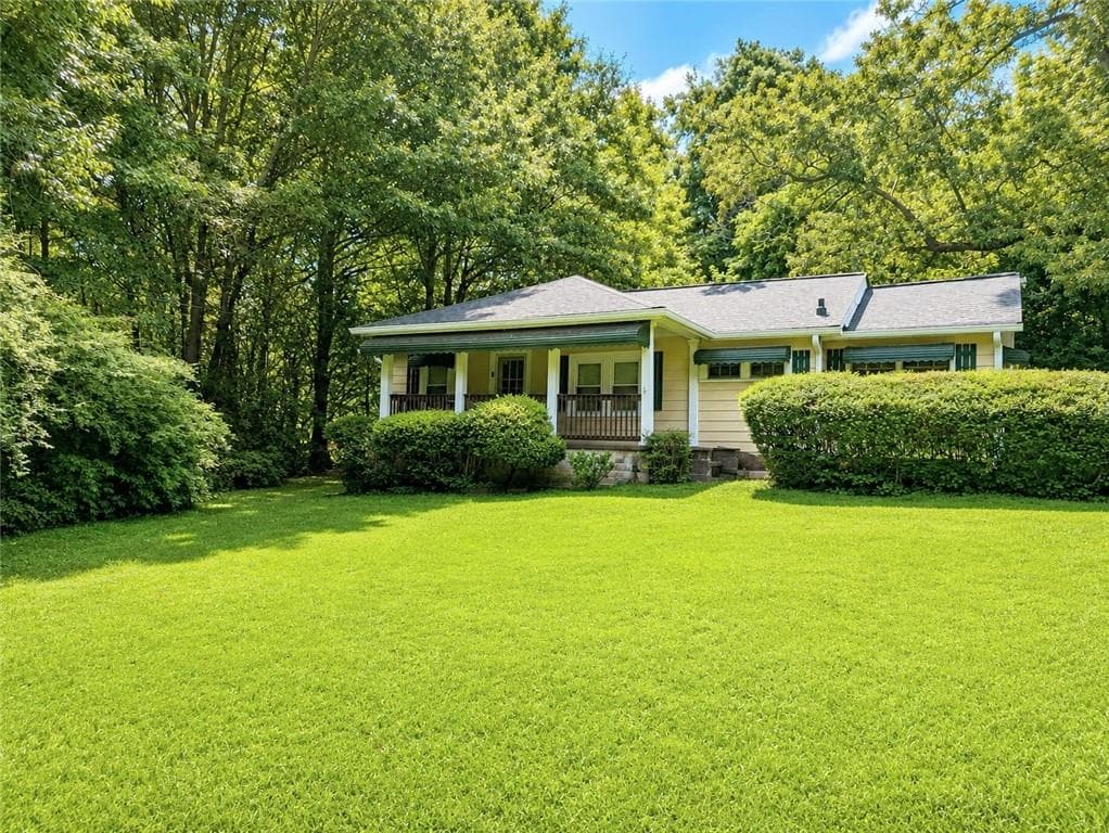 2 bedroom, 1 bathroom, 1,130 sq ft single family residence for rent at 1360 Cunningham Road, Marietta, GA 30008 for $1,350 a month — photo 2