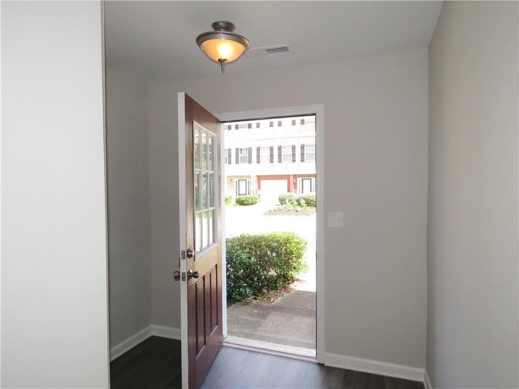 4 bedroom, 4 bathroom, 2,069 sq ft townhouse for sale at 6399 Redan Square, Lithonia, GA 30058 — photo 2