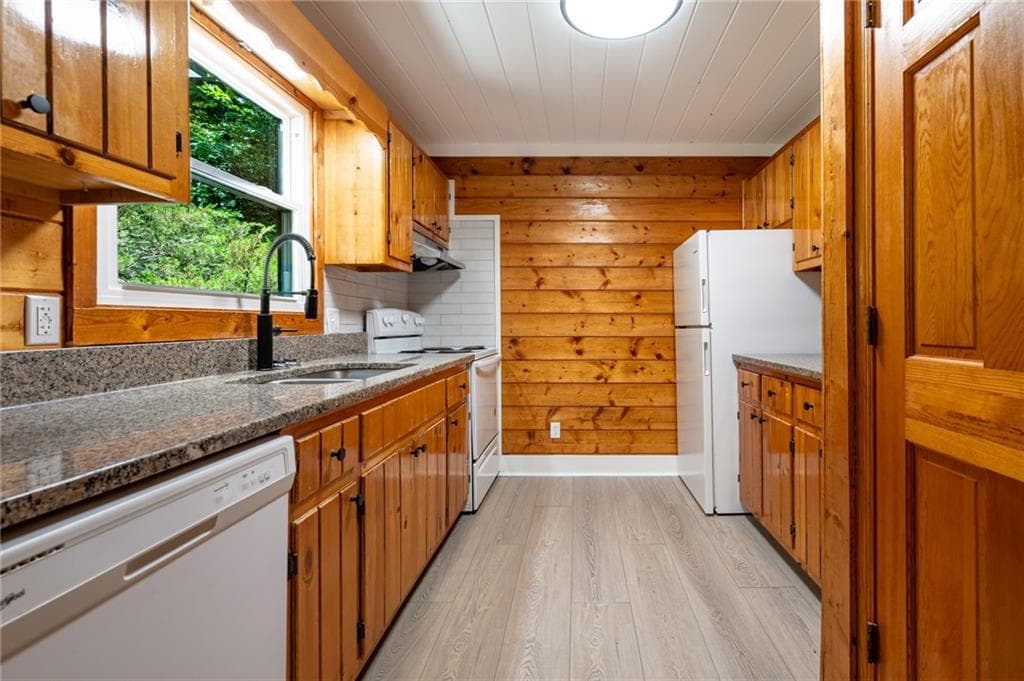 2 bedroom, 2 bathroom, 1,074 sq ft single family residence for sale at 225 Cherokee Circle, Ellijay, GA 30536 — photo 7