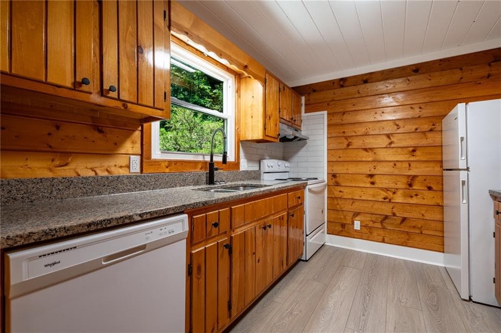2 bedroom, 2 bathroom, 1,074 sq ft single family residence for sale at 225 Cherokee Circle, Ellijay, GA 30536 — photo 8
