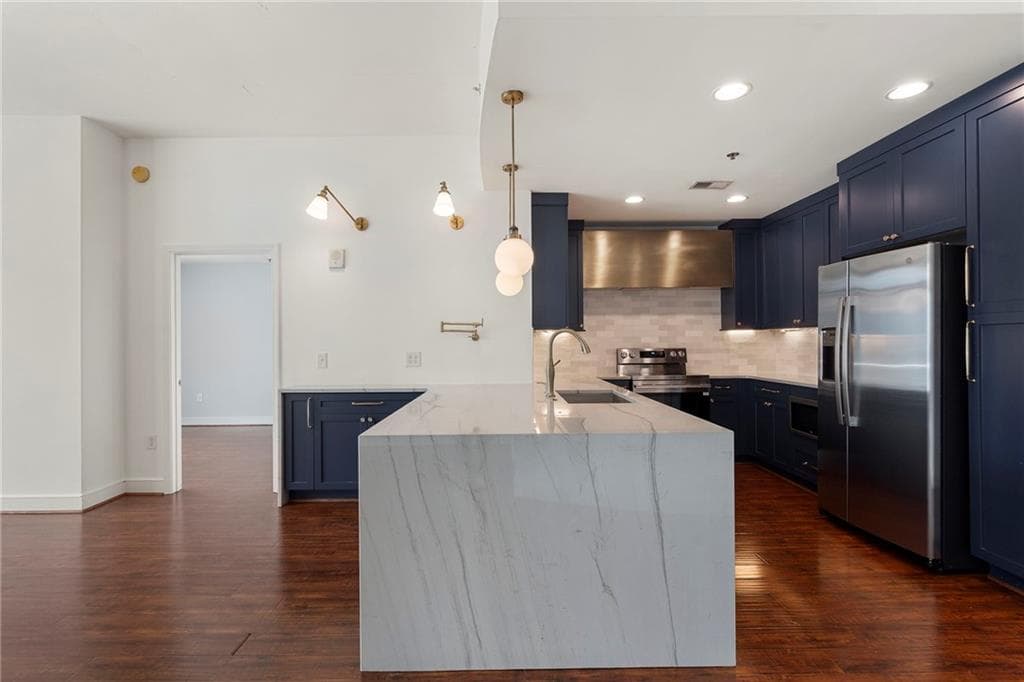 2 bedroom, 2 bathroom, 1,196 sq ft condominium for sale at 44 Peachtree Place 1534, Atlanta, GA 30309 — photo 2