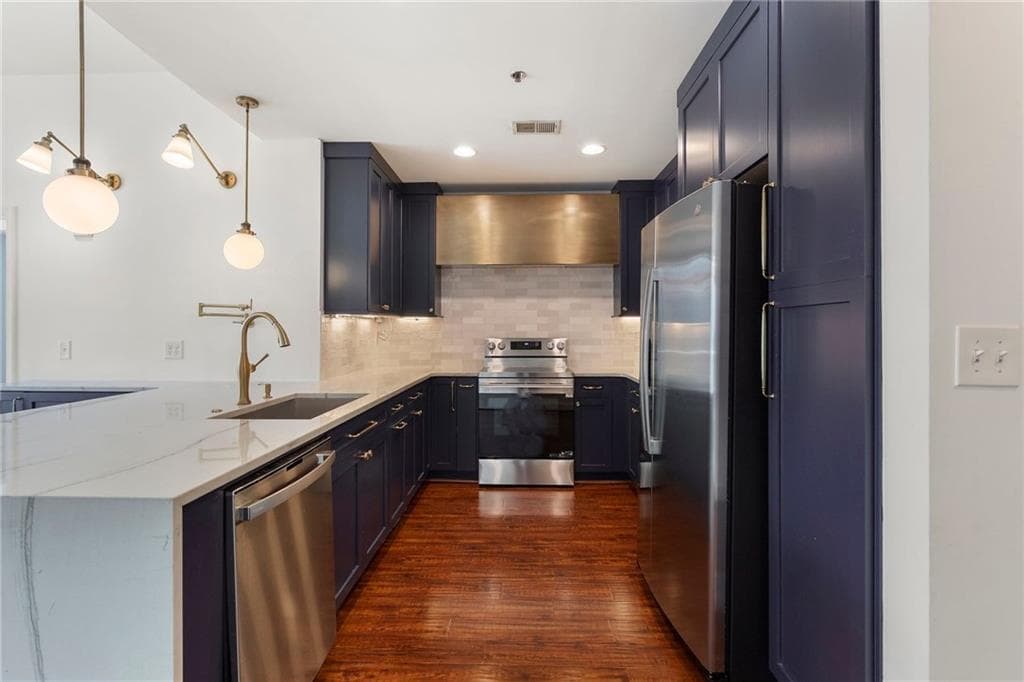 2 bedroom, 2 bathroom, 1,196 sq ft condominium for sale at 44 Peachtree Place 1534, Atlanta, GA 30309 — photo 3