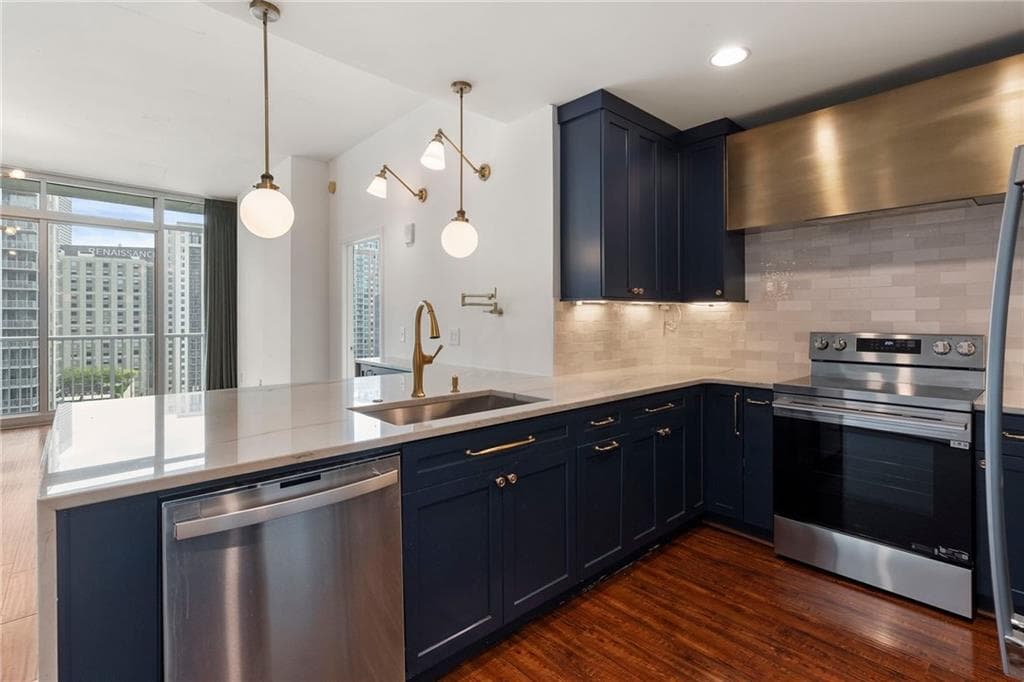 2 bedroom, 2 bathroom, 1,196 sq ft condominium for sale at 44 Peachtree Place 1534, Atlanta, GA 30309 — photo 4