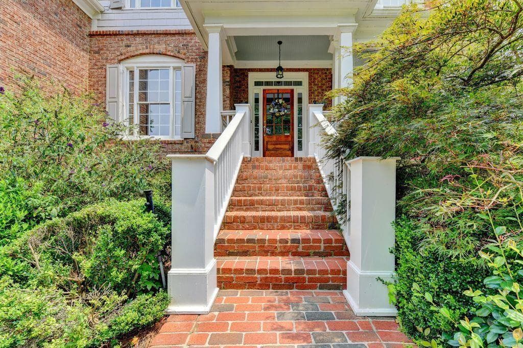 6 bedroom, 6 bathroom, 6,264 sq ft single family residence for sale at 4825 Meadow Park Lane, Suwanee, GA 30024 — photo 7