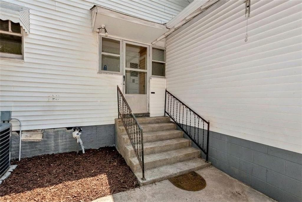 3 bedroom, 2 bathroom, 1,376 sq ft single family residence for sale at 267 Washington Street, Jefferson, GA 30549 — photo 5