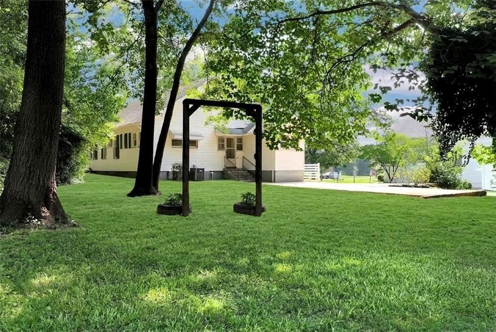 3 bedroom, 2 bathroom, 1,376 sq ft single family residence for sale at 267 Washington Street, Jefferson, GA 30549 — photo 9