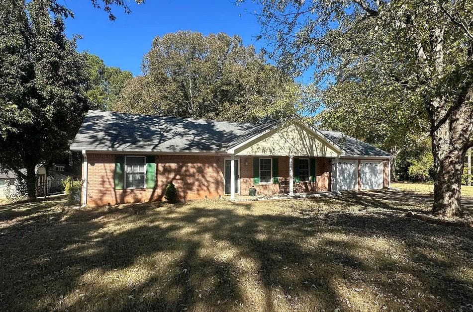 3 bedroom, 2 bathroom, 1,806 sq ft single family residence for sale at 574 Almand Branch Road, Conyers, GA 30094 — photo 2