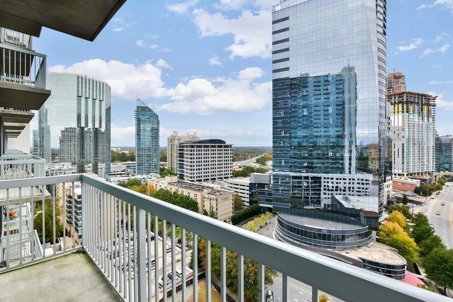 1 bedroom, 1 bathroom, 655 sq ft condominium for sale at 3324 Peachtree Road 1403, Atlanta, GA 30326