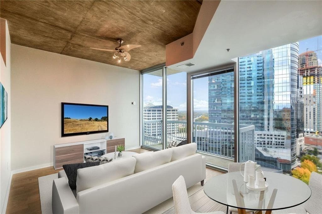 1 bedroom, 1 bathroom, 655 sq ft condominium for sale at 3324 Peachtree Road 1403, Atlanta, GA 30326 — photo 3