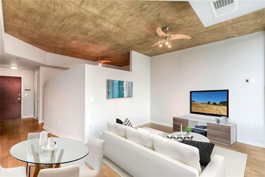 1 bedroom, 1 bathroom, 655 sq ft condominium for sale at 3324 Peachtree Road 1403, Atlanta, GA 30326 — photo 7