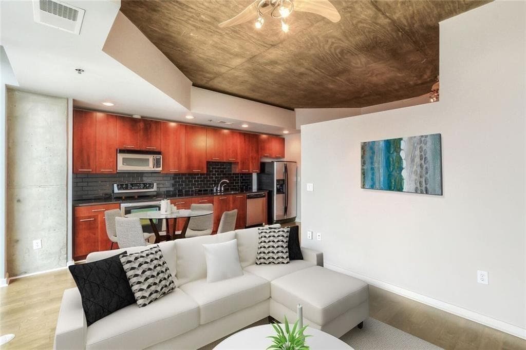 1 bedroom, 1 bathroom, 655 sq ft condominium for sale at 3324 Peachtree Road 1403, Atlanta, GA 30326 — photo 8
