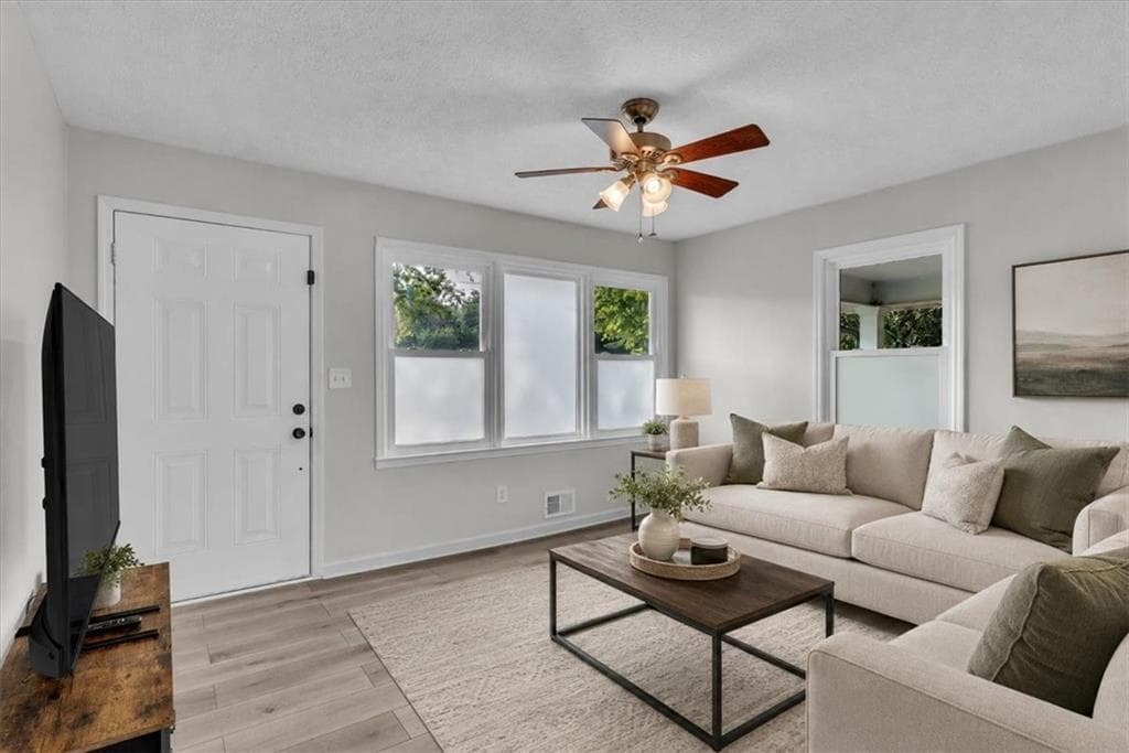 3 bedroom, 1 bathroom, 1,025 sq ft single family residence under contract at 161 Carver Road, Mcdonough, GA 30253 — photo 4