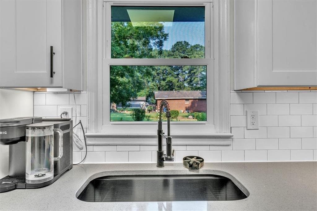 3 bedroom, 1 bathroom, 1,025 sq ft single family residence under contract at 161 Carver Road, Mcdonough, GA 30253 — photo 6